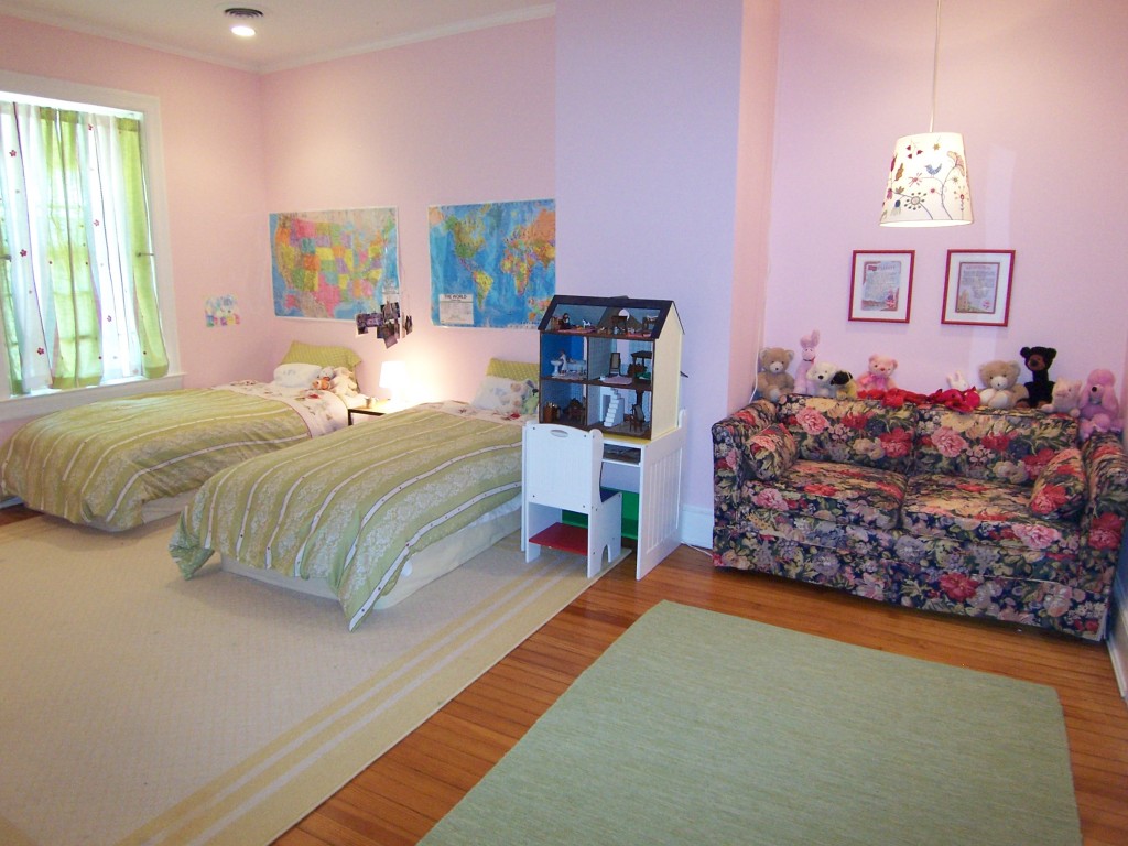 Girls' pink bedroom with sofa