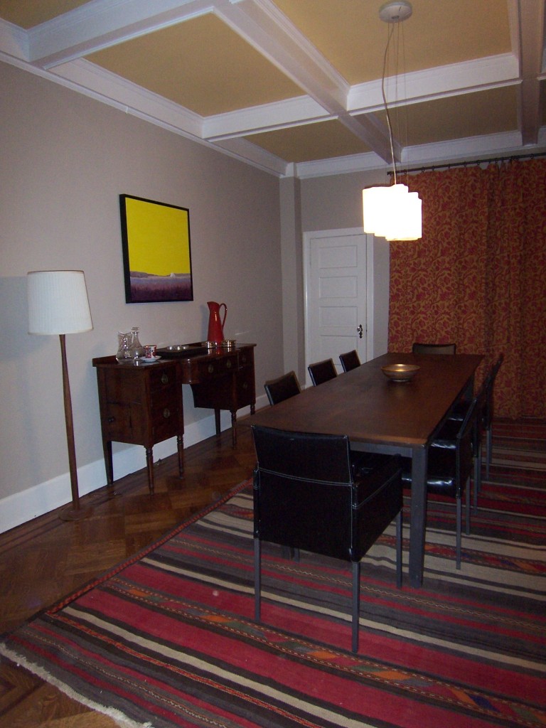 Gray dining room with striped rug Gray dining room with striped rug
