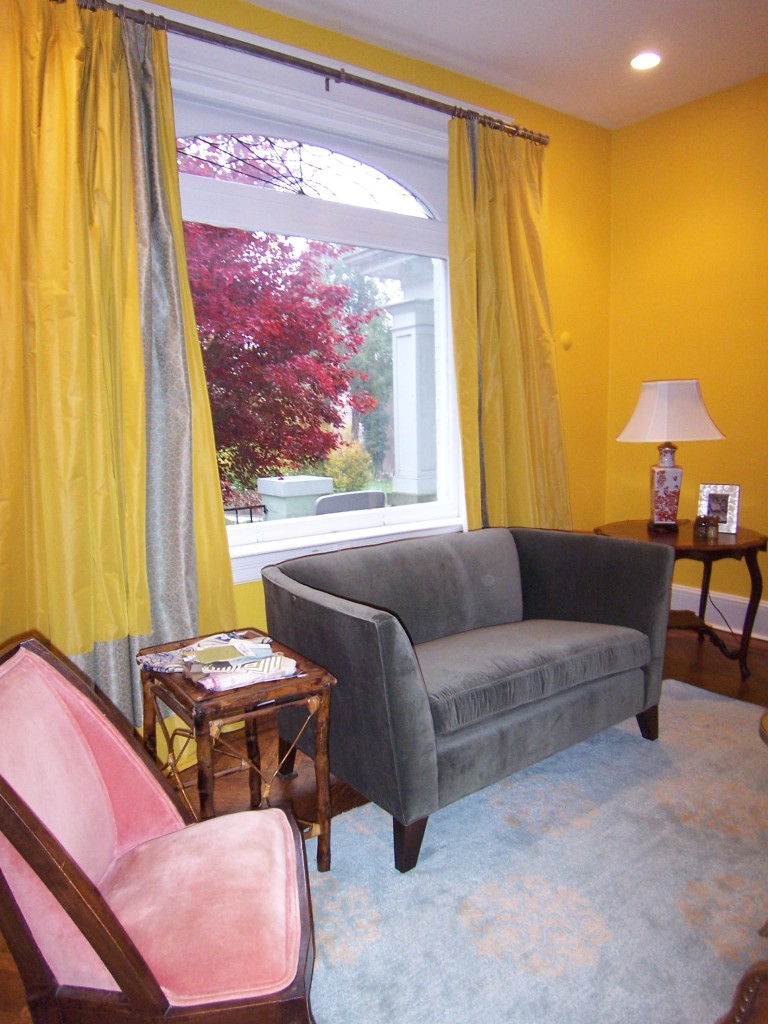 Mitchell Gold's Mona sofette