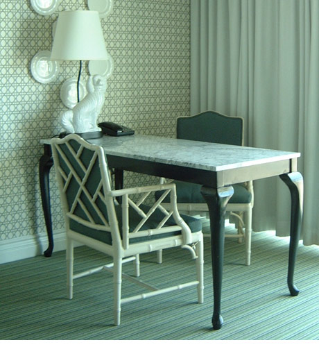 Viceroy hotel desk