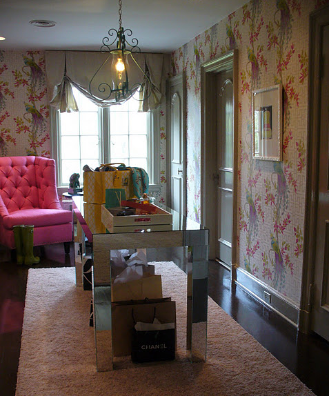 Nina Campbell's Paradiso wallpaper room shot