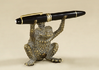 Frog pen holder
