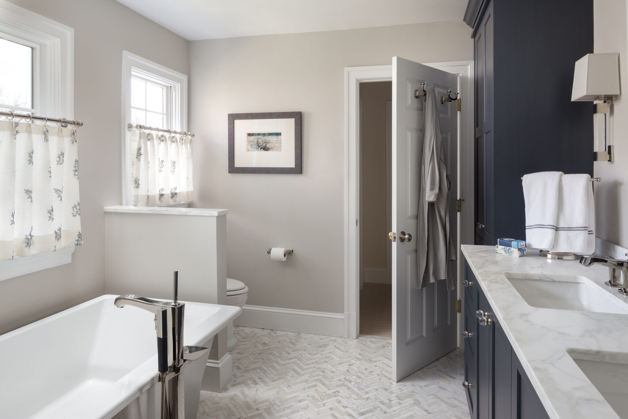 How to hang art in your bathroom : Annie Elliott Design