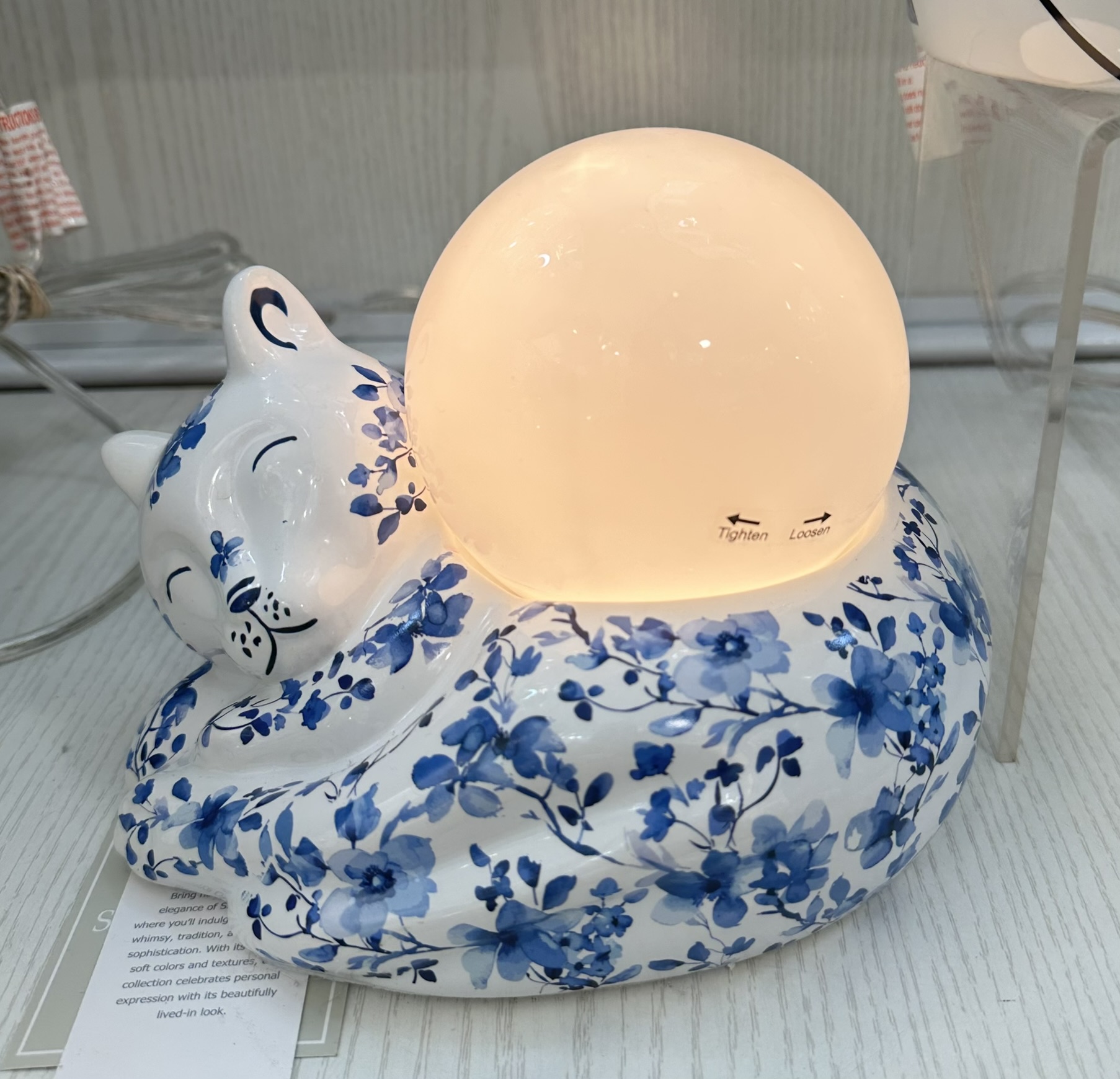 Novelty blue and white sleeping cat lamp