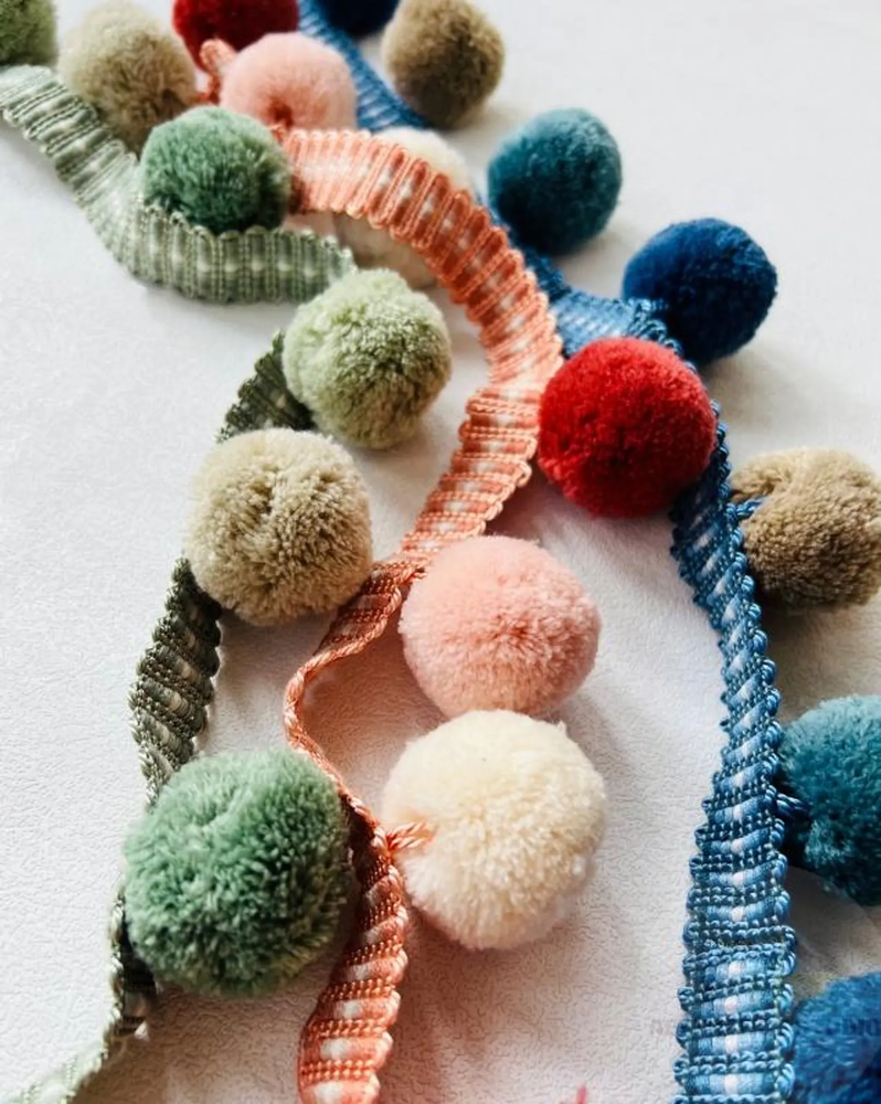 Tassel trim with pom poms